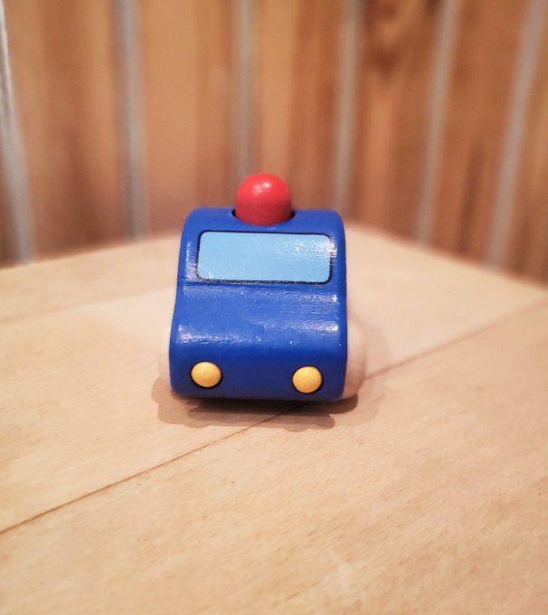 Voiture "pouêt-pouêt" (dès 1 an)