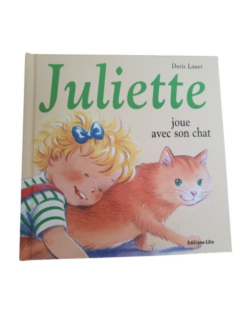 Juliette joue avec son petit chat - dès 2 ans